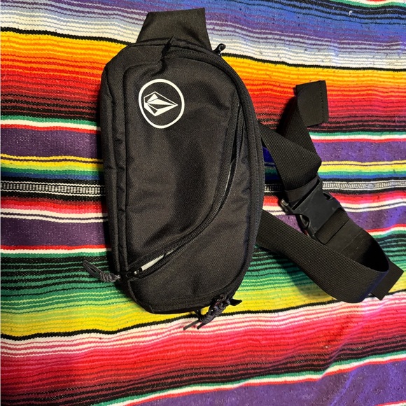 Volcom Fanny pack with 4 pockets - Picture 2 of 6